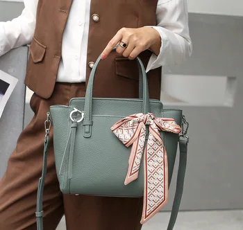 Kvalitetna ženska torba od prave kože, ženska torba preko ramena, moderan luksuzni naprtnjače s elegantnim svileni šal, torba za kupovinu