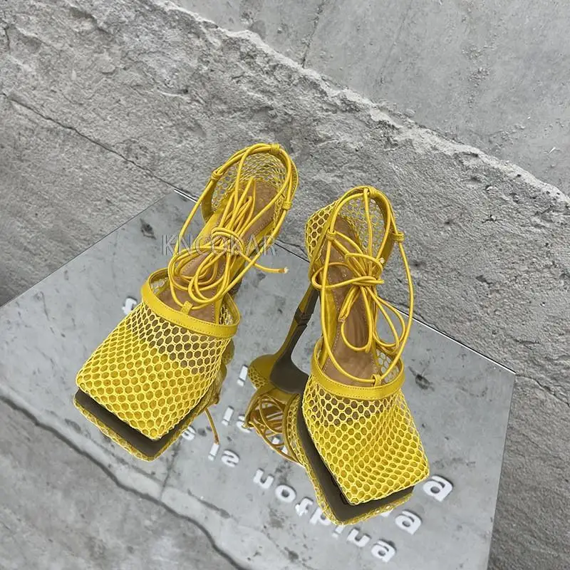 2022, Nove demokracije žute mrežaste cipele, čamaca, ženske sandale s trga vrhom na visokim potpeticama, sa uvezivanje na ukosnica s cross uvezivanje, otvorene cipele od manekenske